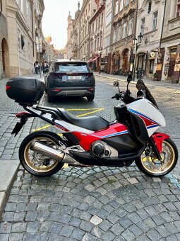 Honda integra 750R top stav - 10