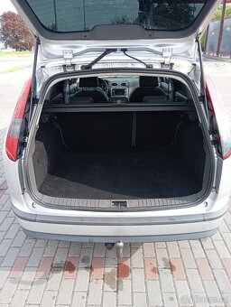 Ford Focus Kombi 1.6 TDCi (66 kW), r. 2005 – klima, tažné - 10