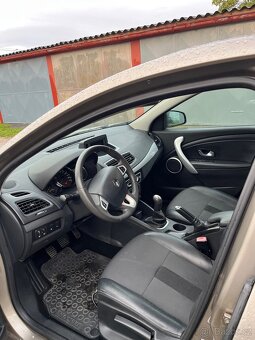 Renault Fluence 2010 1.6i - 10