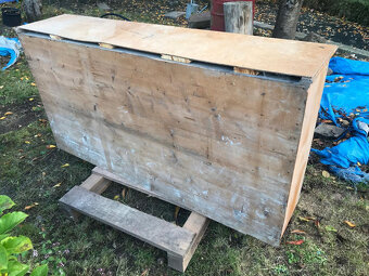 Masivní regálová skříň - 10