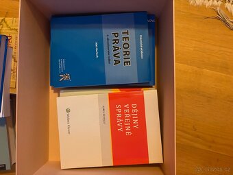 Odborná literatura - právní 18 kusu - 10