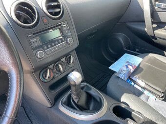 NISSAN QASHQAI 1,6 BENZÍN NAJETO POUZE 45000KM - 10