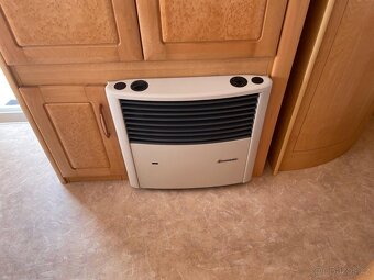 Hobby Exclusive 495, 4 osoby, bojler, sprcha, fr.postel,stan - 10