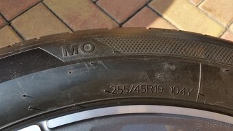 Letní dvourozměrné pneumatiky MO 255/45 R19 a 285/40 R19 98% - 10
