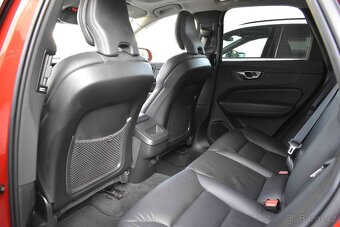 Volvo XC60 B4 AWD INSCRIPTION PANORAMA DPH ČR 1.MAJITEL - 10