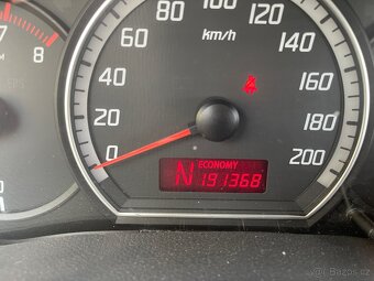 Suzuki Swift 1.3 i - 10