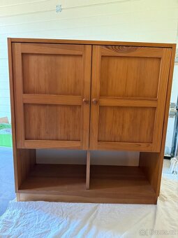 Prodám sestavu  4 skříněk borovicového nábytku - 10