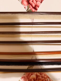 Dvoje staré housle a smyčce - 10