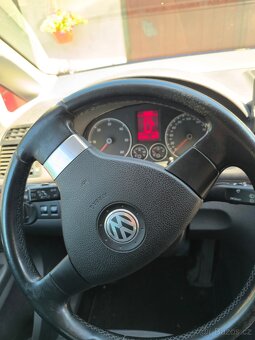 Volkswagen Touran - 10