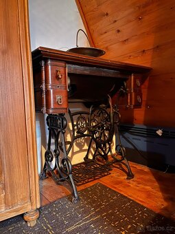 Starožitný nábytek — skříň židle… - 10