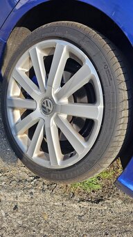 VOLKSWAGEN GOLF R32 - 10