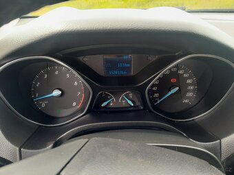 FORD FOCUS III 1,6i 77KW BENZÍN r.v 4/2011 - 10