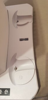 PS5 s mechanikou, 5 her, chladící stojan nabíjecí, top stav - 10