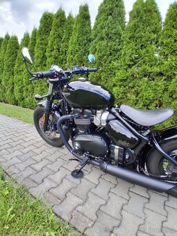 Triumph Bobber Bonneville - 10