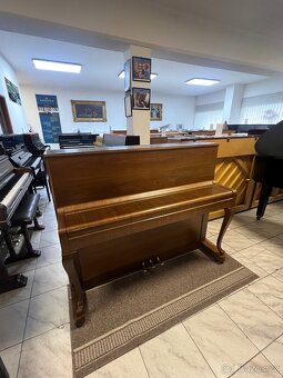 Petrof se zárukou 2 roky, doprava zdarma. Včetně židle - 10