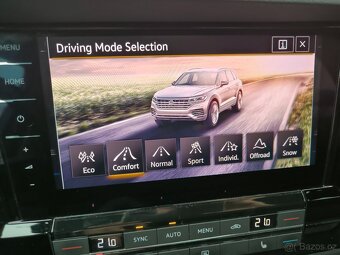VW Touareg 3,0TDi 4x4 VZDUCH,  KŮŽE, Tažné , r.v.12/2020 DPH - 10
