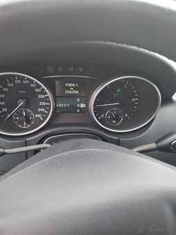 MERCEDES-BENZ ML300-4MAMTIC-TOP KRÁSNÝ STAV - 10