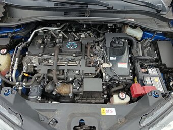 Toyota C-HR hybrid - 10