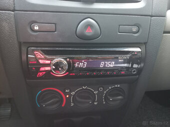 Renault Clio 1.2 MÁLO NAJETO serviska KLIMA - 10