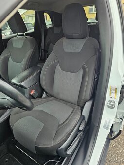 JEEP CHEROKEE 2016 3.2 V6 202kW LATITUDE,NAJETO 100 000KM - 10