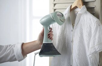 Ruční napařovač oděvů Russell Hobbs - 10
