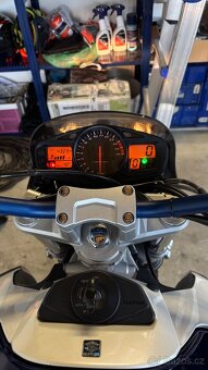 Suzuki gsr 600 - 10