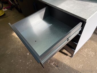 Dílenský stůl - 10