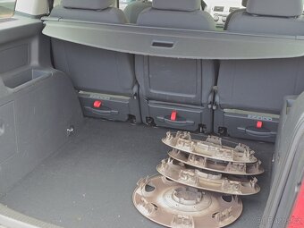 Volkswagen Touran kombi r.07 1.9 Díly - 10