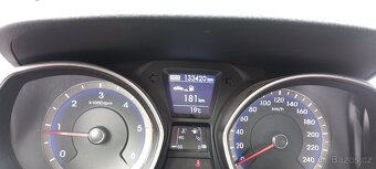 Hyundai i30 1.6 CRDi - 10