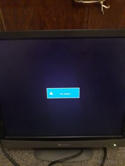 BAREVNÝ  LCD  MONITOR  17  PALCŮ  ZN.  LENOVO - 10