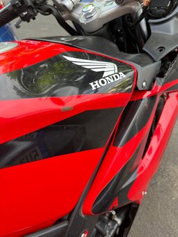 Honda CBR 125r - 10