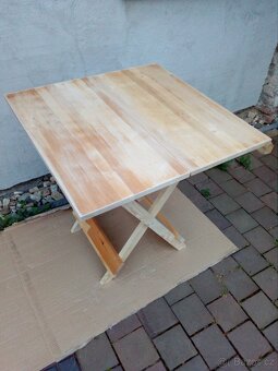 Prodám dřevěný skládací stůl 74,5x75 cm - 10