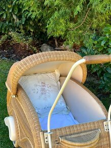 Proutěný RETRO kočárek pro miminko - 10