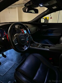 Jaguar XE 2.0D AWD R-SPORT - 10