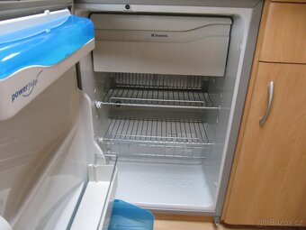 Prodám karavan Hobby 460 ufe,r.v.2004 + mover + předstan. - 10