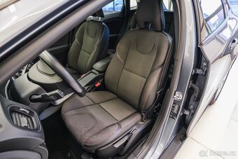 Volvo V40 cross country 2.0 D2 88kW, kamera,výhřev,navi,park - 10