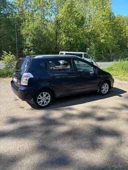TOYOTA COROLLA VERSO 1,8 - 10
