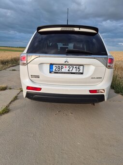 Outlander 7 míst - 10