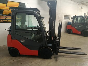 Čelni vozík Toyota 02-8FGF18 s  Dvouvidlice - 10
