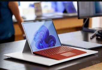 Surface Pro 8 i5 KOMPLET SET - TOP STAV, Baterie 96% - 10