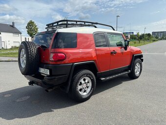 Toyota FJ Cruiser - 10