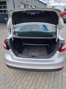 Ford Focus 2011, 1.6, 77Kw sedan - 10
