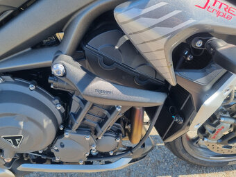 Triumph Street Triple 765 RS - 10
