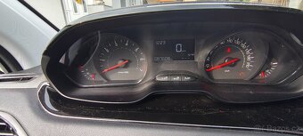 Peugeot 208 1,0 (2013) - 10