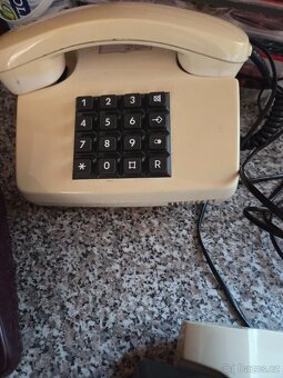 Stare telefony domácí - 10