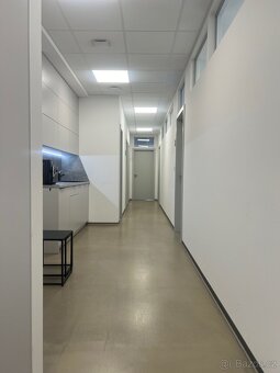 Úžasná moderní kancelář v TOP lokalitě Zlín-Malenovice - 10