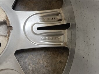 Zimní komplet kola 215/50 R18 - 10