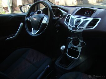 Ford Fiesta 1.4i TITANIUM - 10