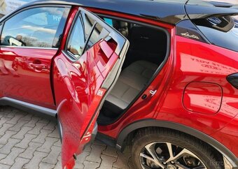 Toyota C-HR 1.8-1.majitelTOP VÝBAVA-HYBRID - 10
