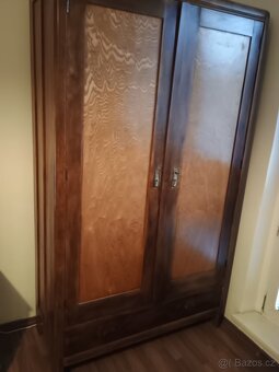 Velká starožitná skrin - 10